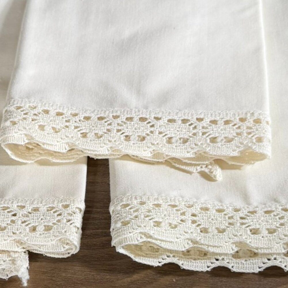 Vintage Ivory Linen Napkins Set of 4 | Crochet Lace Trim Cottagecore Table - Picture 2 of 7